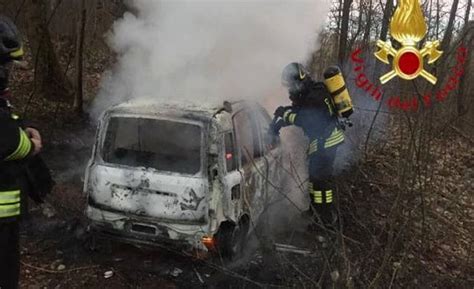 Uggiate Trevano Auto In Fiamme Con Dentro Cadavere Forse Suicidio