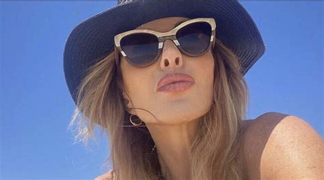 Alba Parietti Selfie In Costume A Formentera Con Uomo Nudo