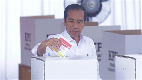 Presiden Jokowi Dan Ibu Iriana Jokowi Nyoblos Pemilu Vlix Id