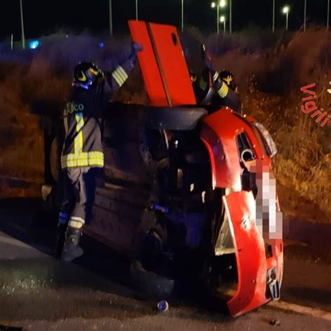 Scontro Tra Due Auto A Satriano In Viale Europa Due Feriti In Ospedale