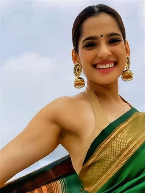 Priya Bapat Scrolller