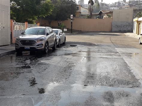 Gran Fuga De Aguas Negras En Avenida Comonfort