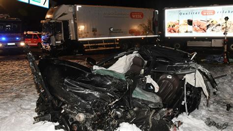 J Hriger Stirbt Bei Frontal Crash Mit Lkw Oe At