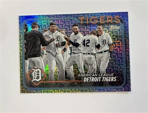 DETROIT TIGERS 2024 Topps Series 1 équipe de baseball Holiday Foil SP