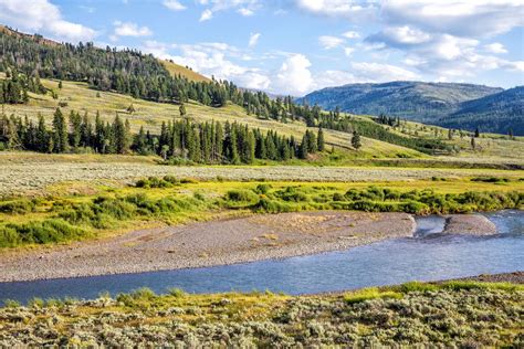 18 Best Things To Do In Yellowstone National Park Earth Trekkers