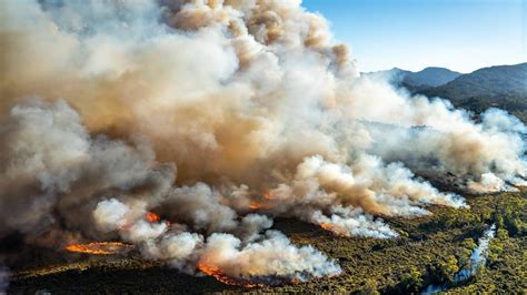 Heatwave Residents Told To Leave Their Homes As Bushfire Warnings Peak