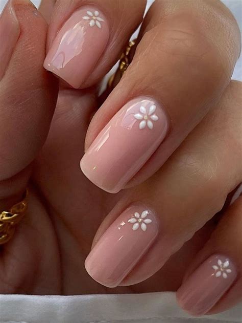 Nude Short Nails With Simple Flower Accents Pink Flower Nails Daisy