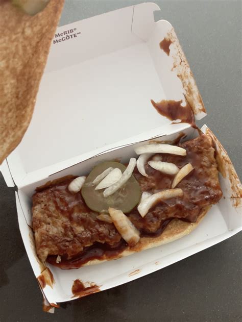 I Tried The Mcdonald S Mcrib For The First Time And Here S What I