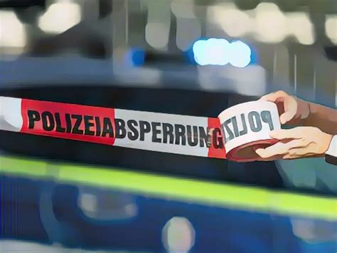 Rettungskräfte finden tote Person bei Zimmerbrand