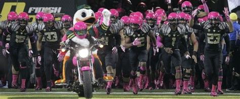 Look Oregon Goes Pink For A Good Cause Oregon Ducks Uniforms Oregon Ducks Oregon Ducks Football