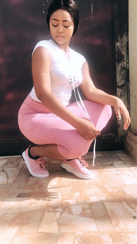 Regina Daniels Dances And Flaunts Her Beautiful Body In Her Carphotovideo Celebrities Nigeria