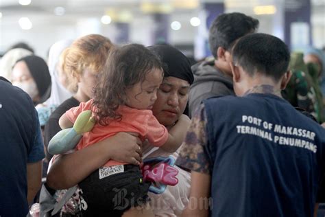 Penumpang Kapal Pelni Membludak Saat Libur Nataru