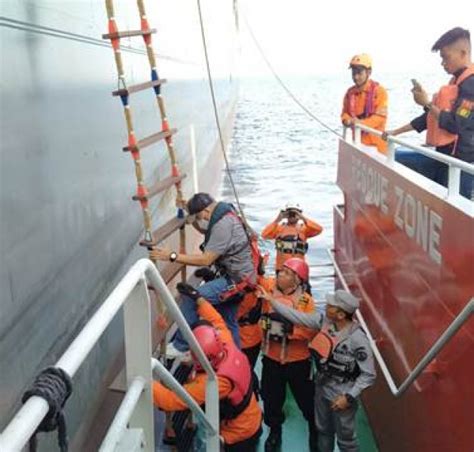 Stasiun Bakamla Aceh Evakuasi Wna Dari Kapal Bendera