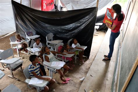 Alunos Assistem A Aulas Debaixo De Lonas E Sem Merenda Na Para Ba