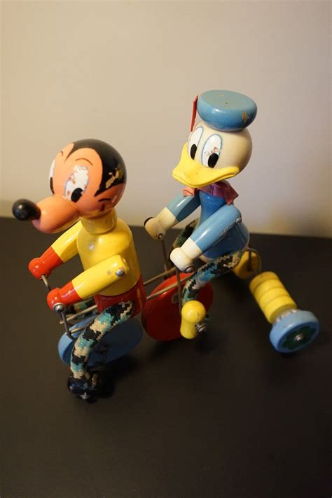 Proantic Donald And Mickey In Tricycle