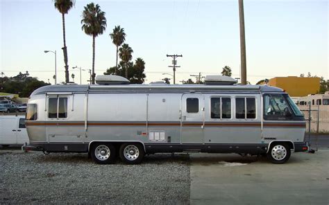 Airstream motorhome | Airstream, Motorhome, Cool rvs