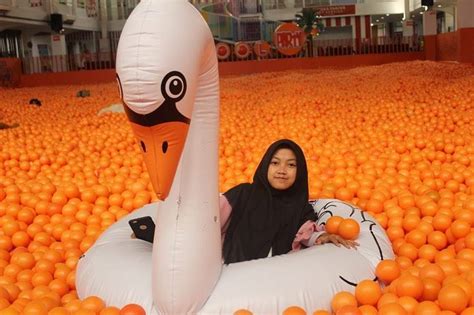 Centrum Million Balls Wisata Selfie Dan Mandi Bola Di Kolam Bola