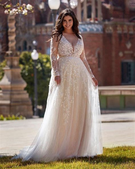 Plus Size Wedding Dresses With Sleeves 21 Ideas For Bride Plus Size Wedding Dresses With