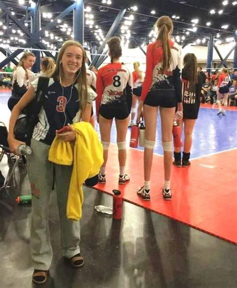 Tall Girl At Vball Tourney By Zaratustraelsabio On Deviantart Tall