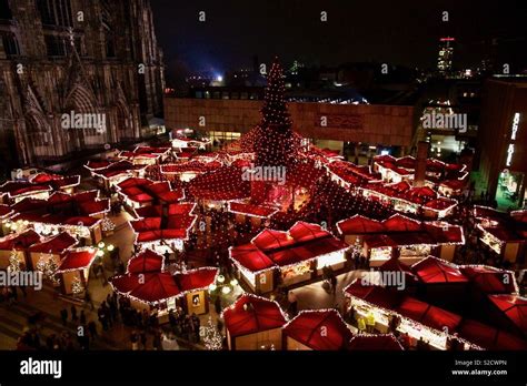 Cologne Cathedral Christmas Market with christmas tree and illumination ...