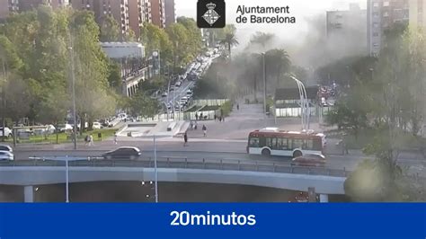 Vídeo Restringida La Circulación En La Ronda De Dalt De Barcelona Por El Incendio De Un Camión