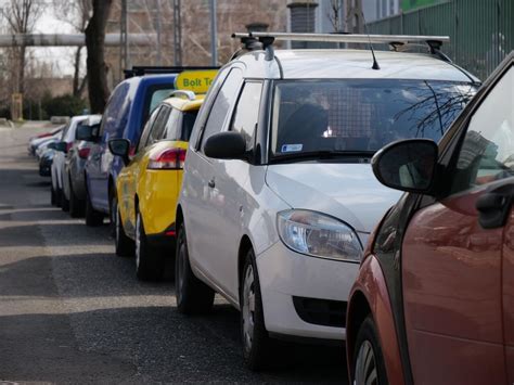 Parkowanie Na Chodniku Aktualne Przepisy I Zasady Autostrady Pl