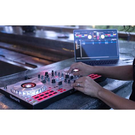 Numark Mixtrack Platinum FX SE 4 Channel DJ Controller Silver