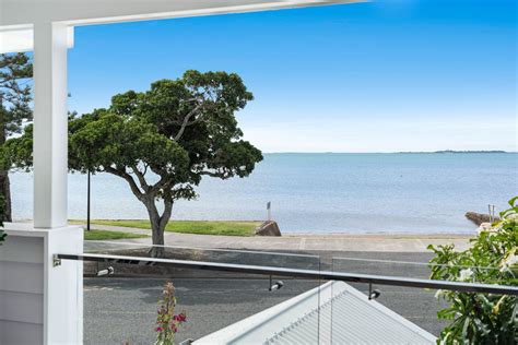 Exceptional Coastal Residence Fully Renovated Beach House In Wynnum