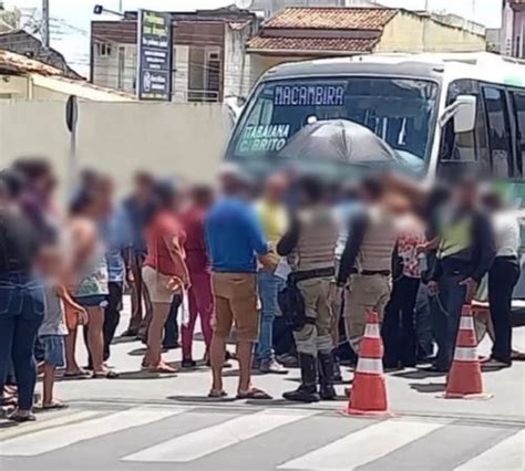 Colisão é registrada no centro de Itabaiana entre micro ônibus e