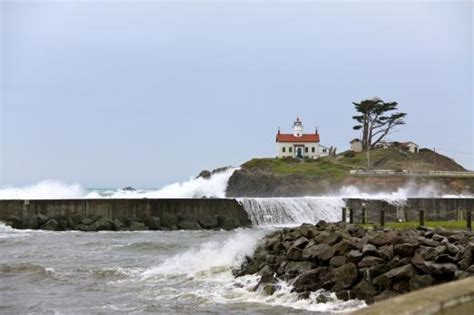 Lighthouse Inn, Crescent City, CA - California Beaches