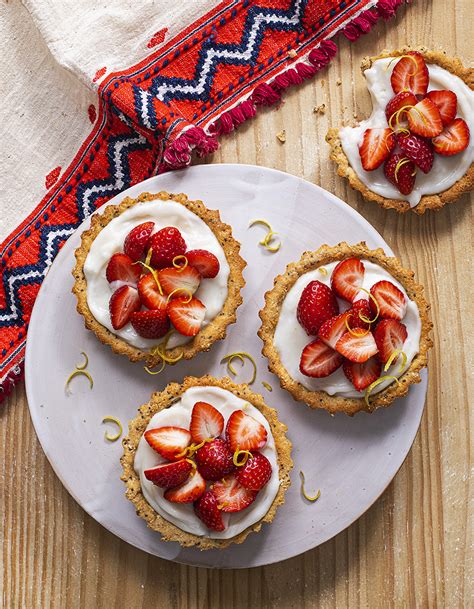 Tartelettes aux fraises vegan pour 4 personnes Recettes Elle à Table