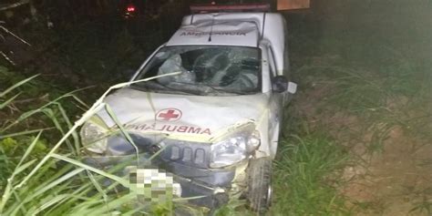 Acidente entre ambulância caminhonete e dois carros deixa dois feridos