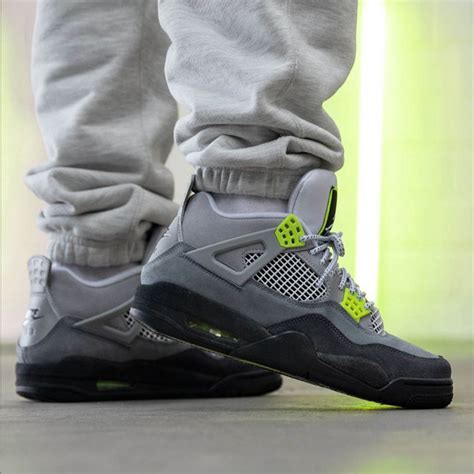 Air Jordan 4 Retro Se Neon 95 Pk Shoes