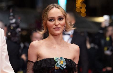 Lily Rose Depp Vanessa Paradis Daughter Reveals New Photos With Her