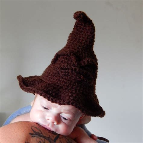 A Mi Dorable Crochet Newborn Sorting Hat Pattern