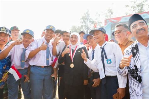 Gubernur Khofifah Jatim Provinsi Dengan Siswa Terbanyak Diterima Ptn