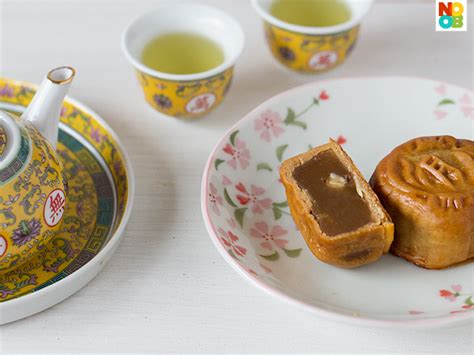 Traditional Baked Mooncakes Recipe - Noob Cook Recipes