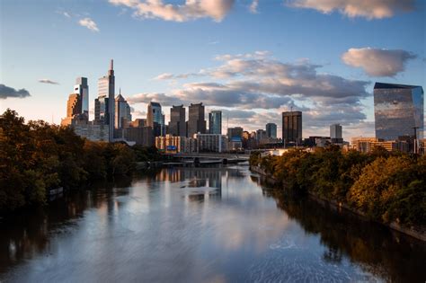 Philadelphia Skyline at Sunrise : r/photocritique