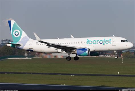 EC LZD Iberojet Airbus A320 214 WL Photo By Kevin Hackert ID 1498323