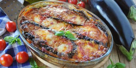 Melanzane Gratinate Con Mozzarella E Ricca Salsa Di Pomodoro Ricette