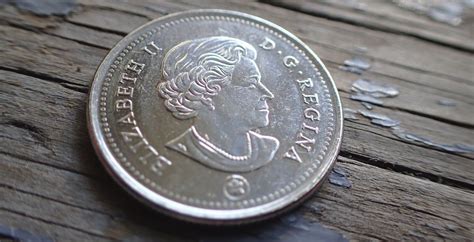 Canada releases $5 coin in honour of Queen Elizabeth and it's dazzling ...