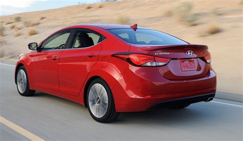 2015 Hyundai Elantra Sedan Brings Classy Led And Tech Updates Features Photos And Pricing