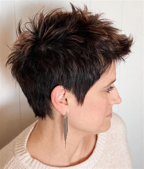 20 Fabulous Pixie Haircuts For Older Women To Sport In 2024