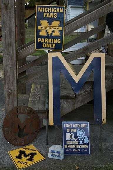 University Of Michigan Yard Decorations Sherwood Auctions