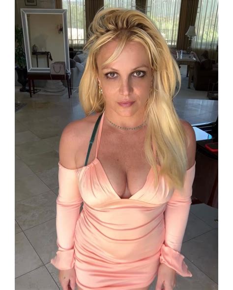 Hot And Horny Britney Spears Showing Off Big Tits And Cleavage On