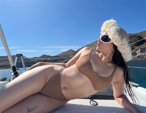 Rosal A Incendi Instagram Con Este Bikini Rojo Arrodill A Sus Fans Tras Lanzar Despech