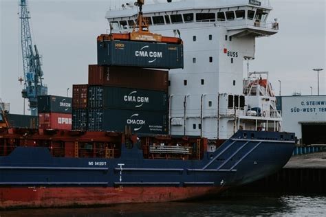 WHAT IS THAT NUMBER I SEE MARKED ON A SHIP? IMO NUMBERS