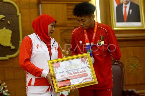 Penghargaan Atlet Asean Paragames Jawa Timur Antara Foto