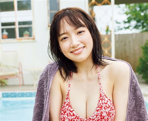 注目女優・坂口風詩、眩しいビキニ姿を披露 Flashでグラビア Girlsnews