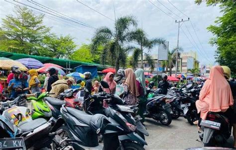 Dikritik Soal Parkiran Semrawut Kadishub Ternate Salahkan Pedagang